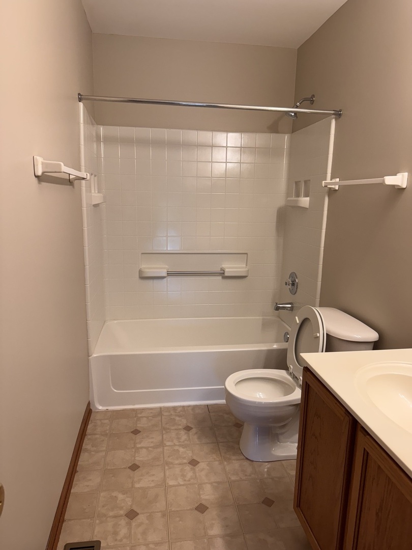 2270 Twilight Drive #2270, Aurora, IL 60503