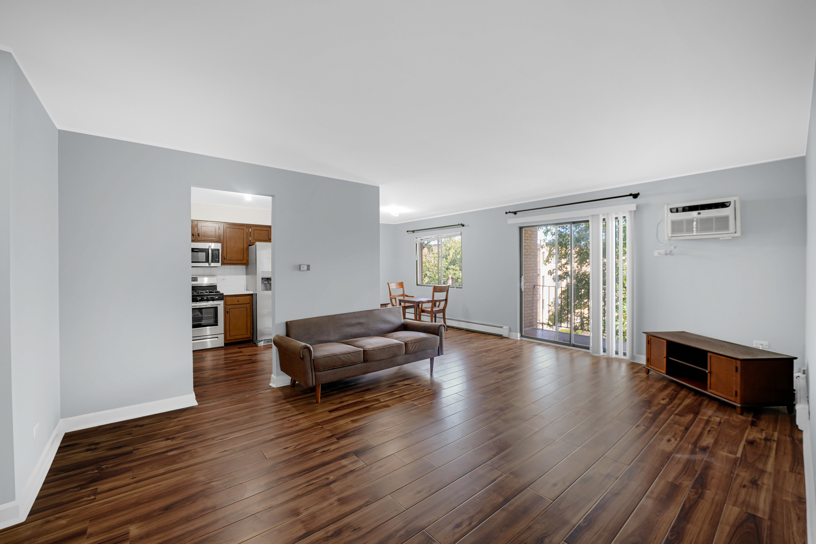 6670 S BRAINARD Avenue #402, Countryside, IL 60525