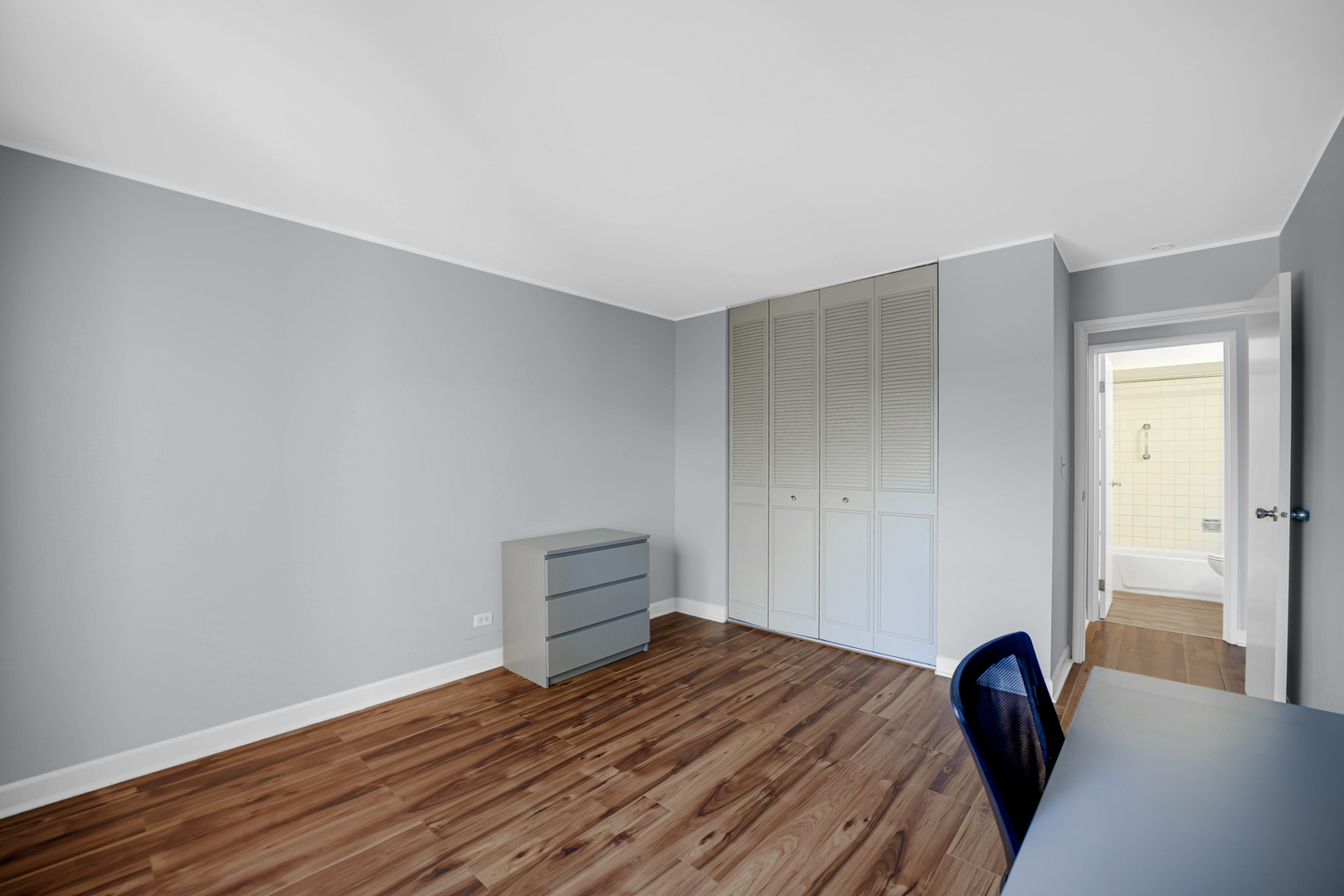 6670 S BRAINARD Avenue #402, Countryside, IL 60525