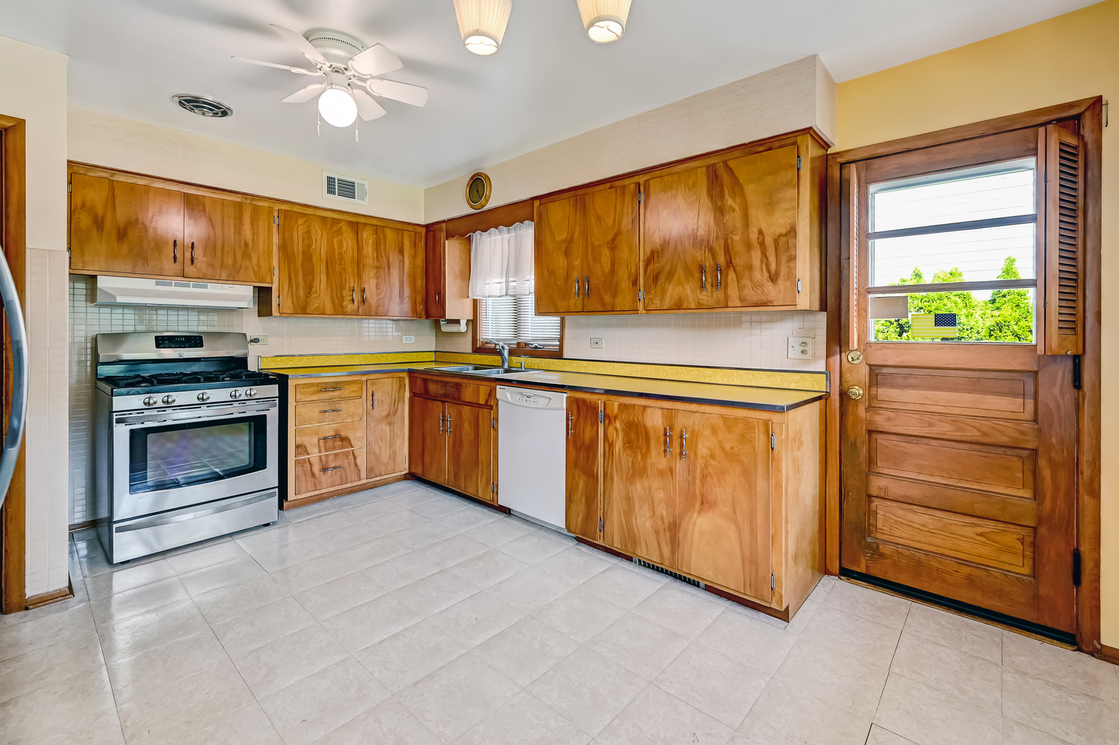 214 WOODSTOCK Avenue, Clarendon Hills, IL 60514