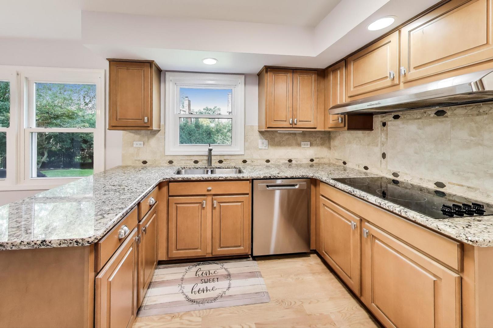 548 Stafford Lane, Glen Ellyn, IL 60137