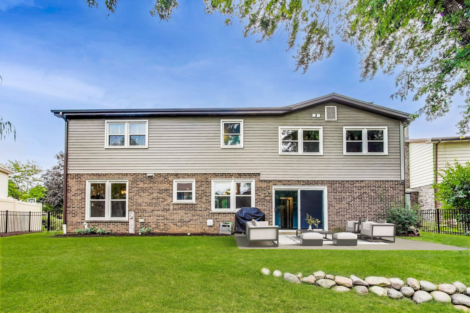 548 Stafford Lane, Glen Ellyn, IL 60137