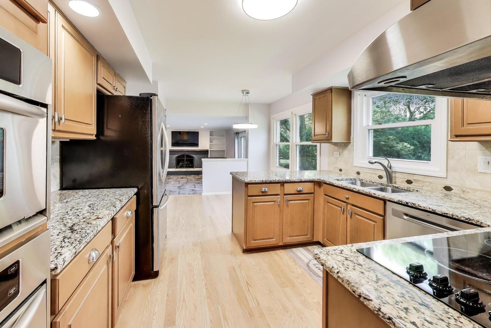 548 Stafford Lane, Glen Ellyn, IL 60137