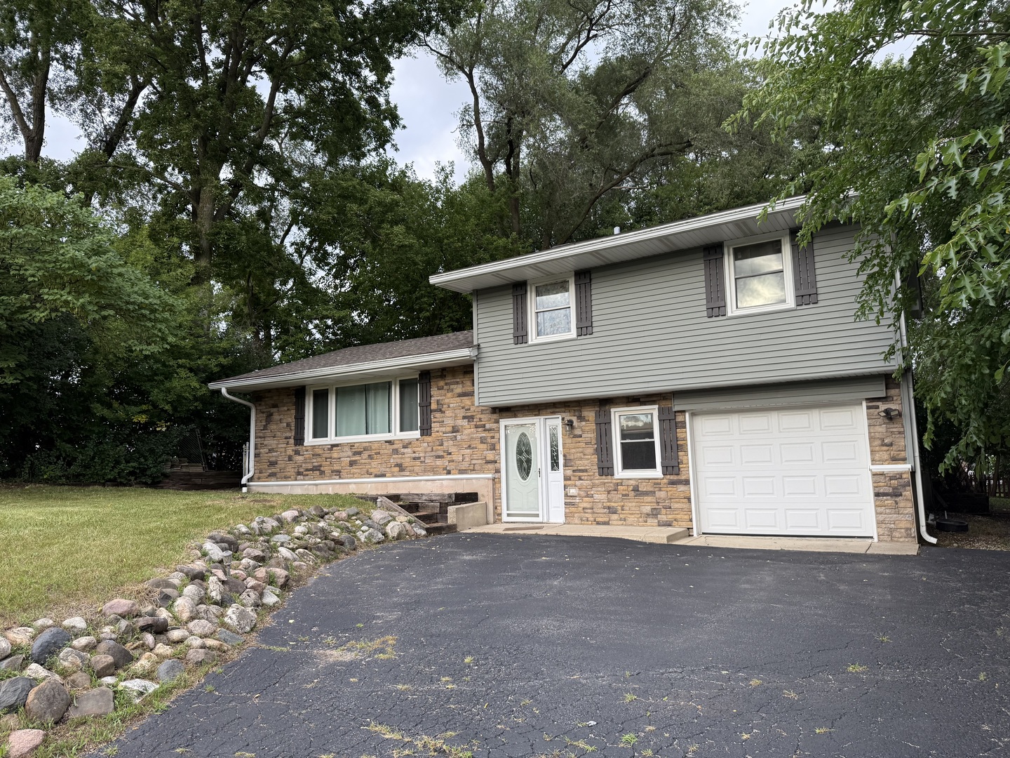 26307 W Grass Lake Road, Antioch, IL 60002