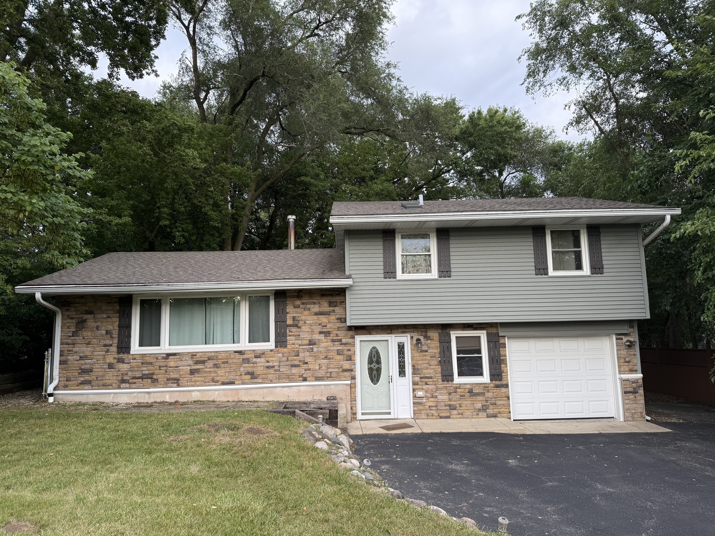 26307 W Grass Lake Road, Antioch, IL 60002