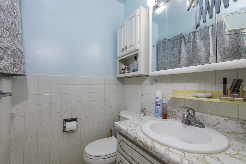 2917 Hyde Park Avenue, Waukegan, IL 60085