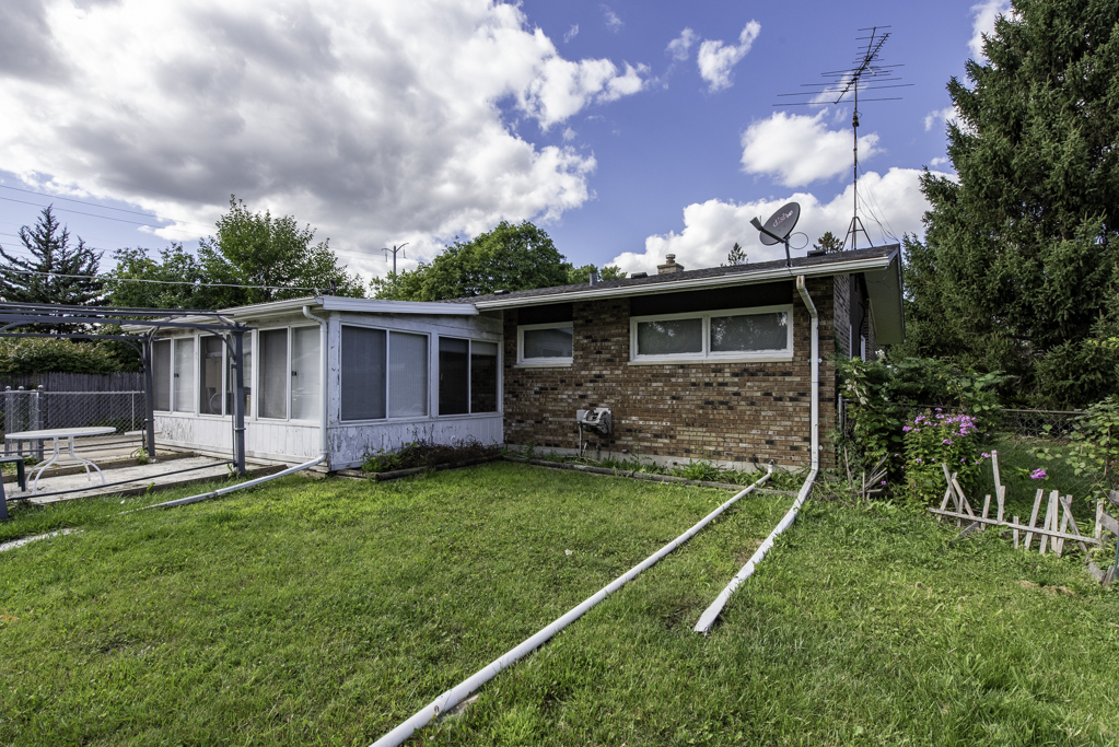 2917 Hyde Park Avenue, Waukegan, IL 60085