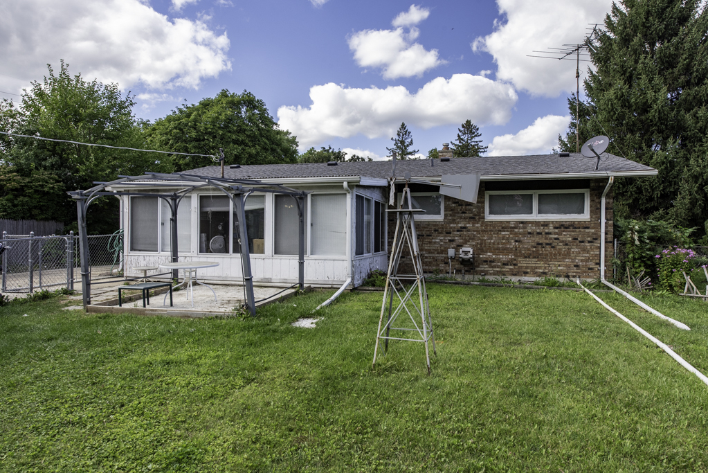2917 Hyde Park Avenue, Waukegan, IL 60085