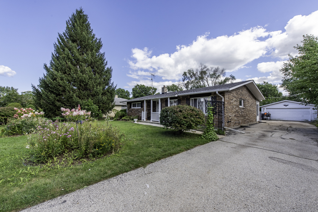 2917 Hyde Park Avenue, Waukegan, IL 60085