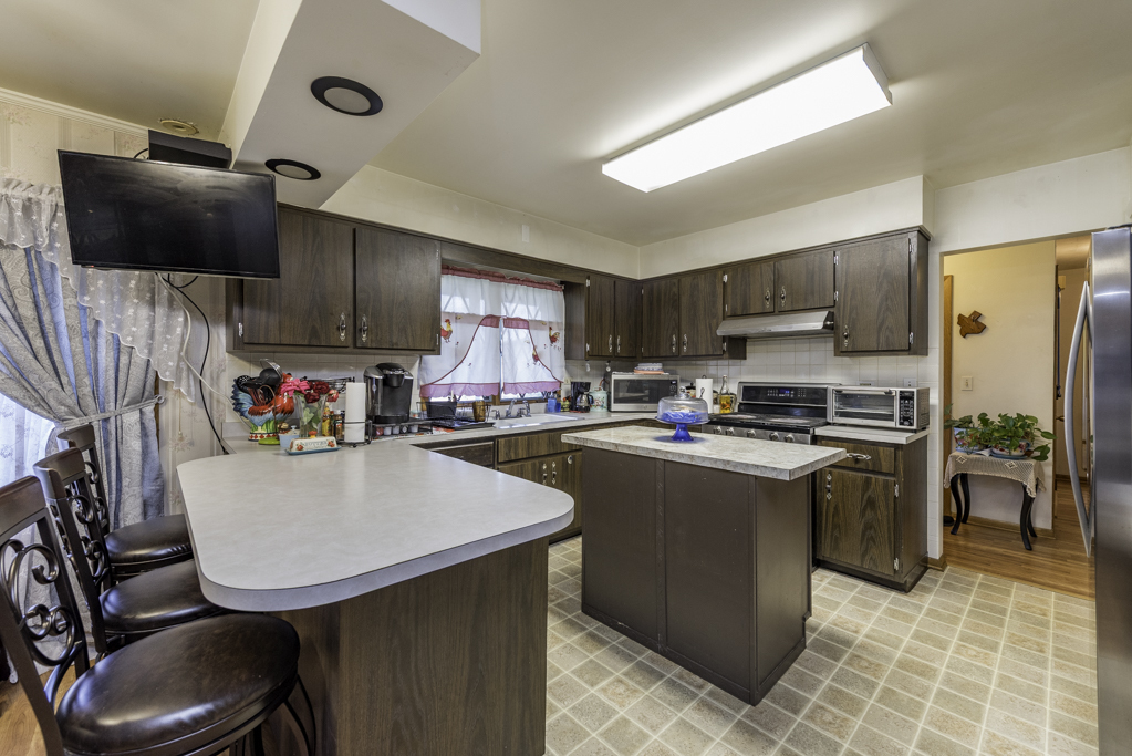 2917 Hyde Park Avenue, Waukegan, IL 60085