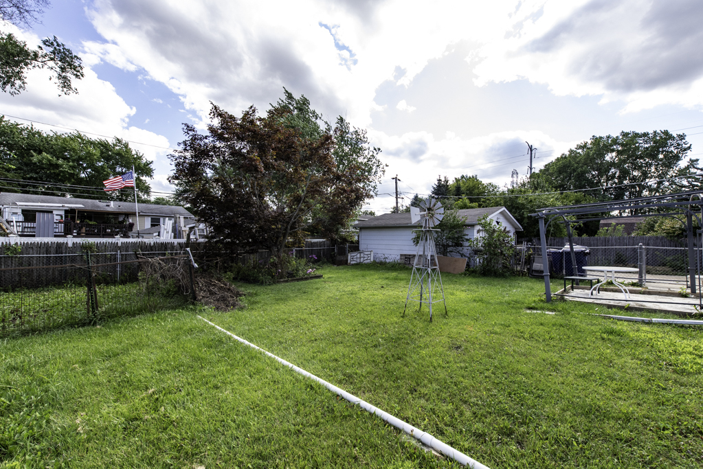 2917 Hyde Park Avenue, Waukegan, IL 60085