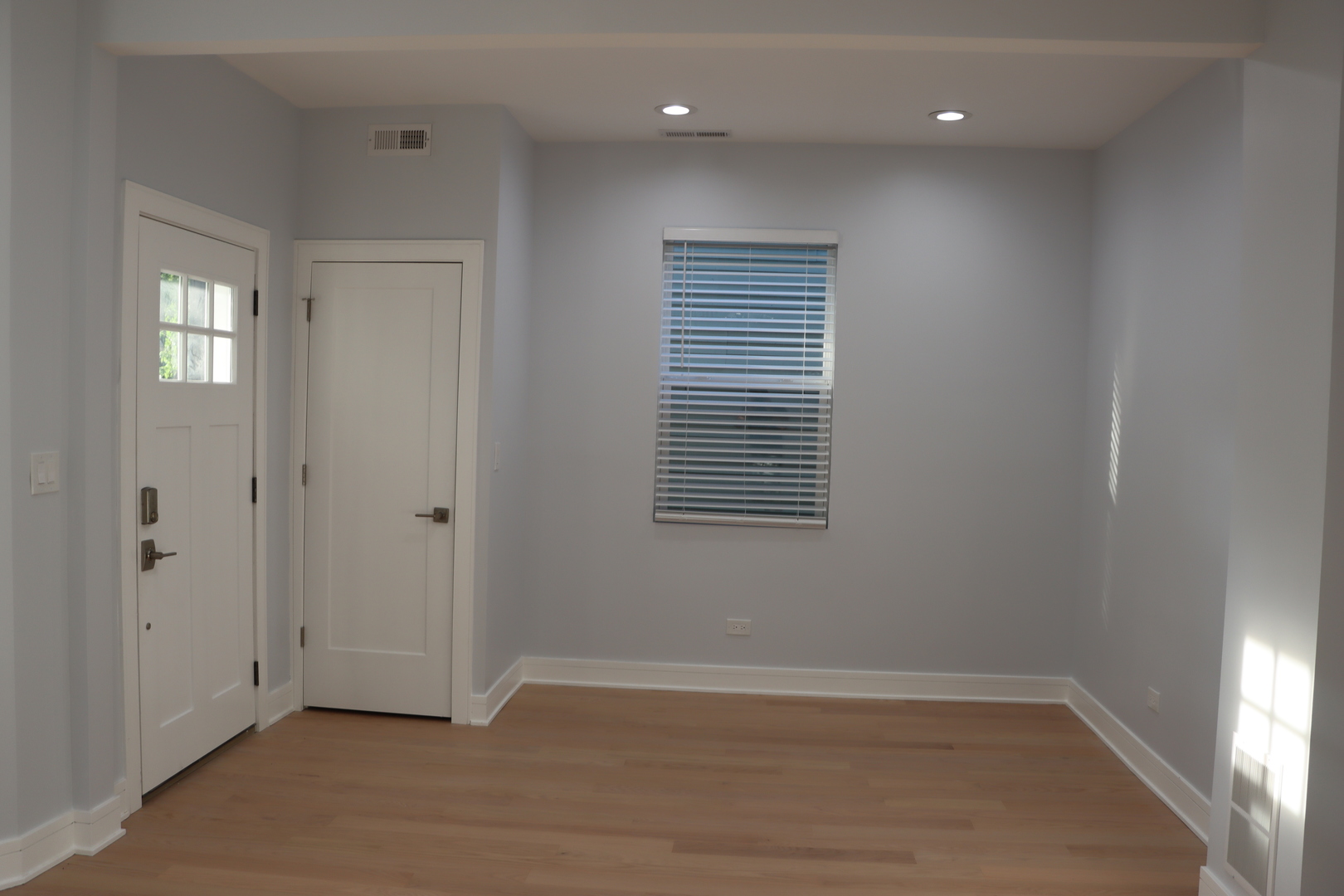 3331 N Drake Avenue, Chicago, IL 60618