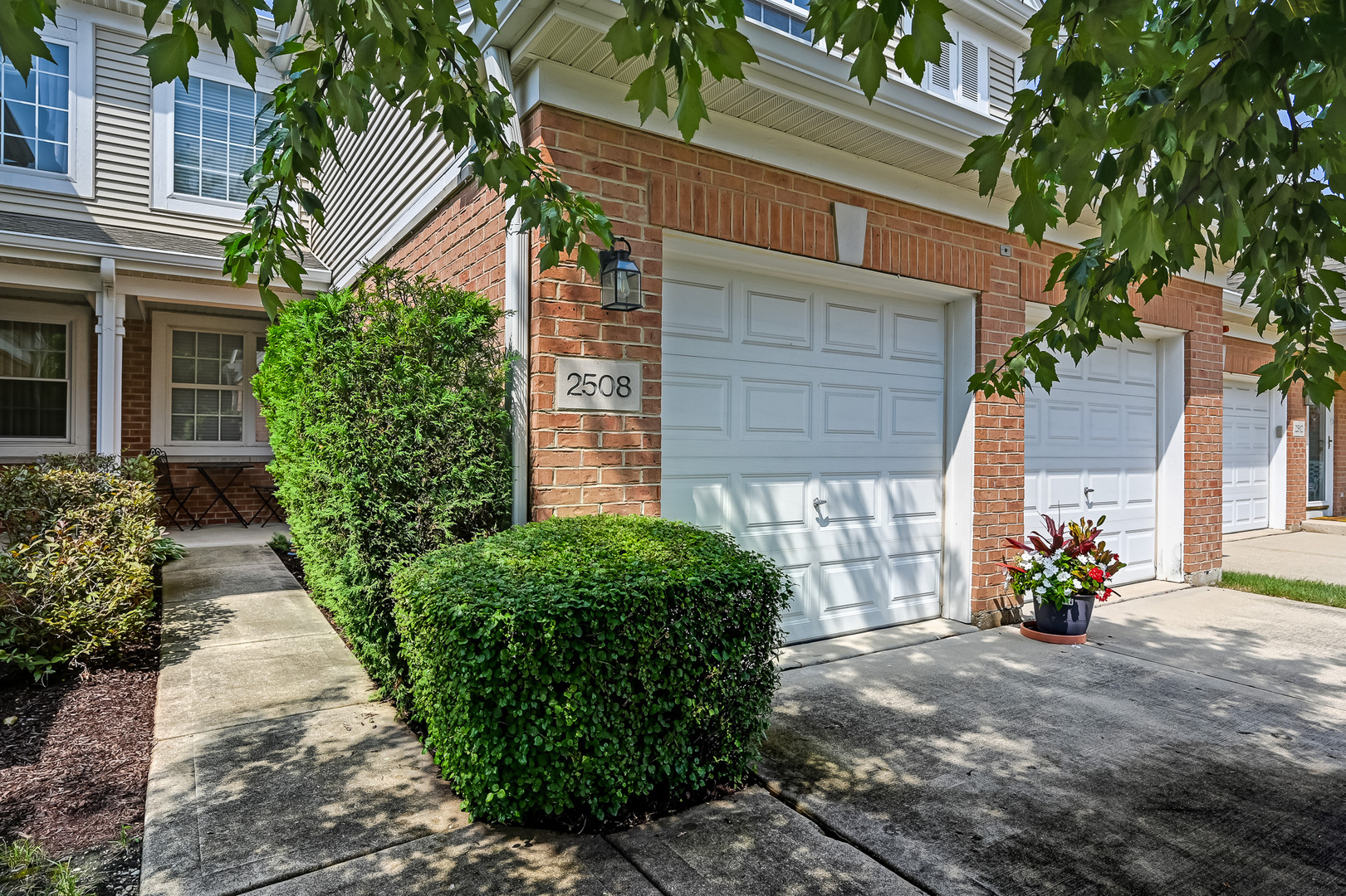 2508 Camberley Circle, Westchester, IL 60154