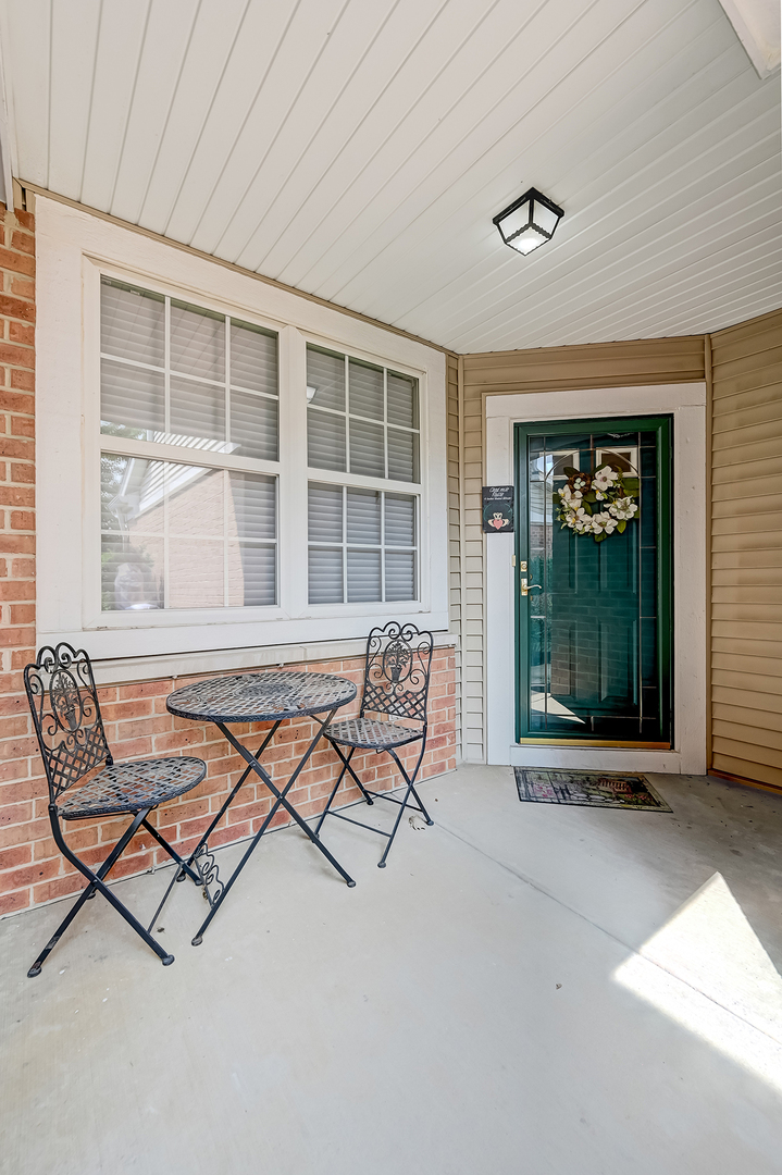 2508 Camberley Circle, Westchester, IL 60154