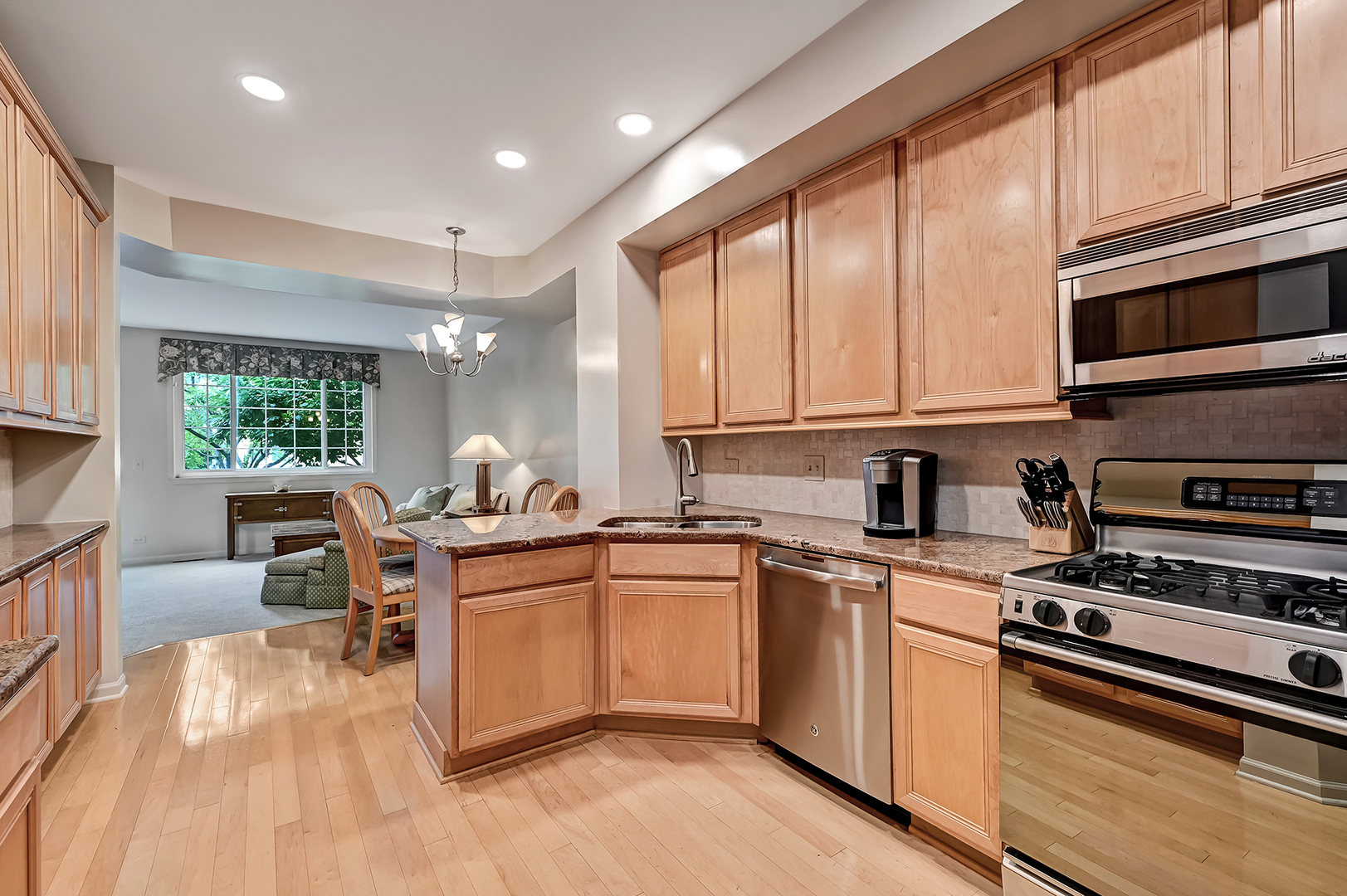2508 Camberley Circle, Westchester, IL 60154
