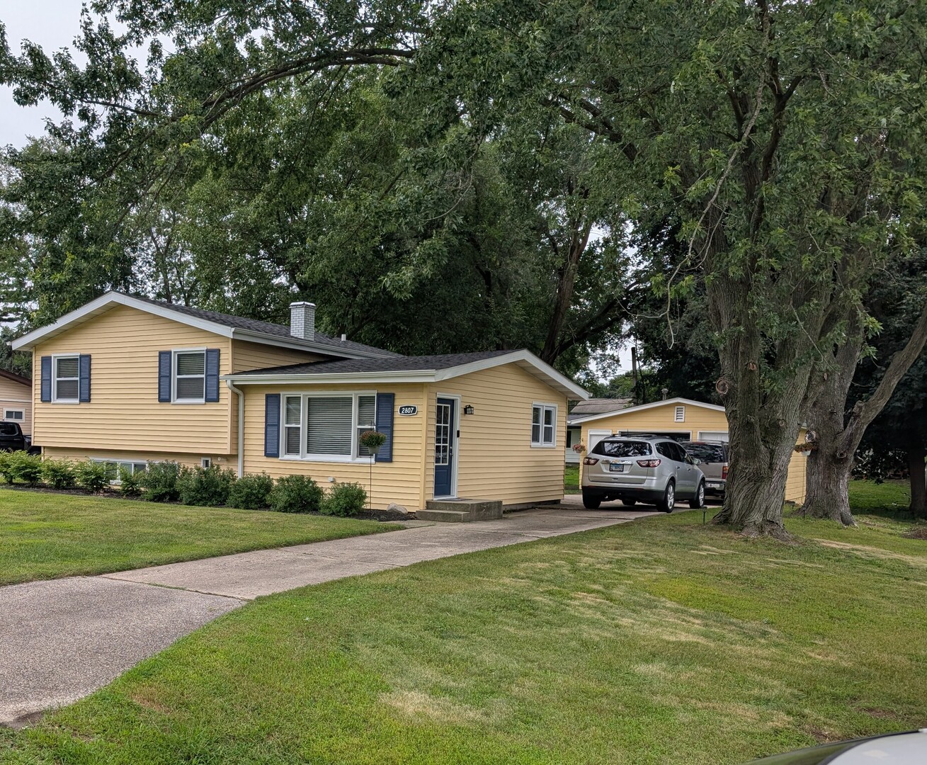 2807 Myang Avenue, McHenry, IL 60050