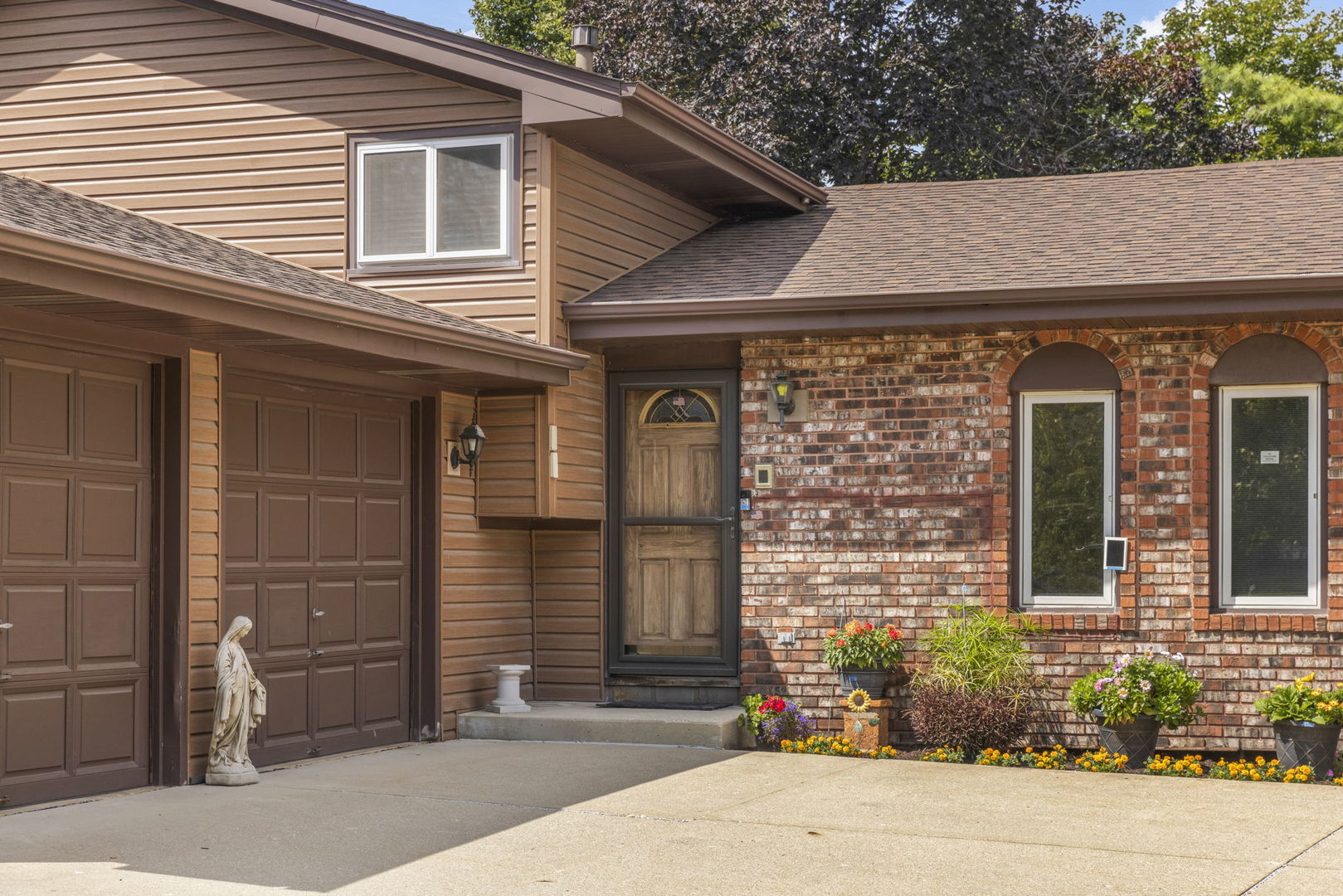 1135 Hidden Spring Drive, Naperville, IL 60540
