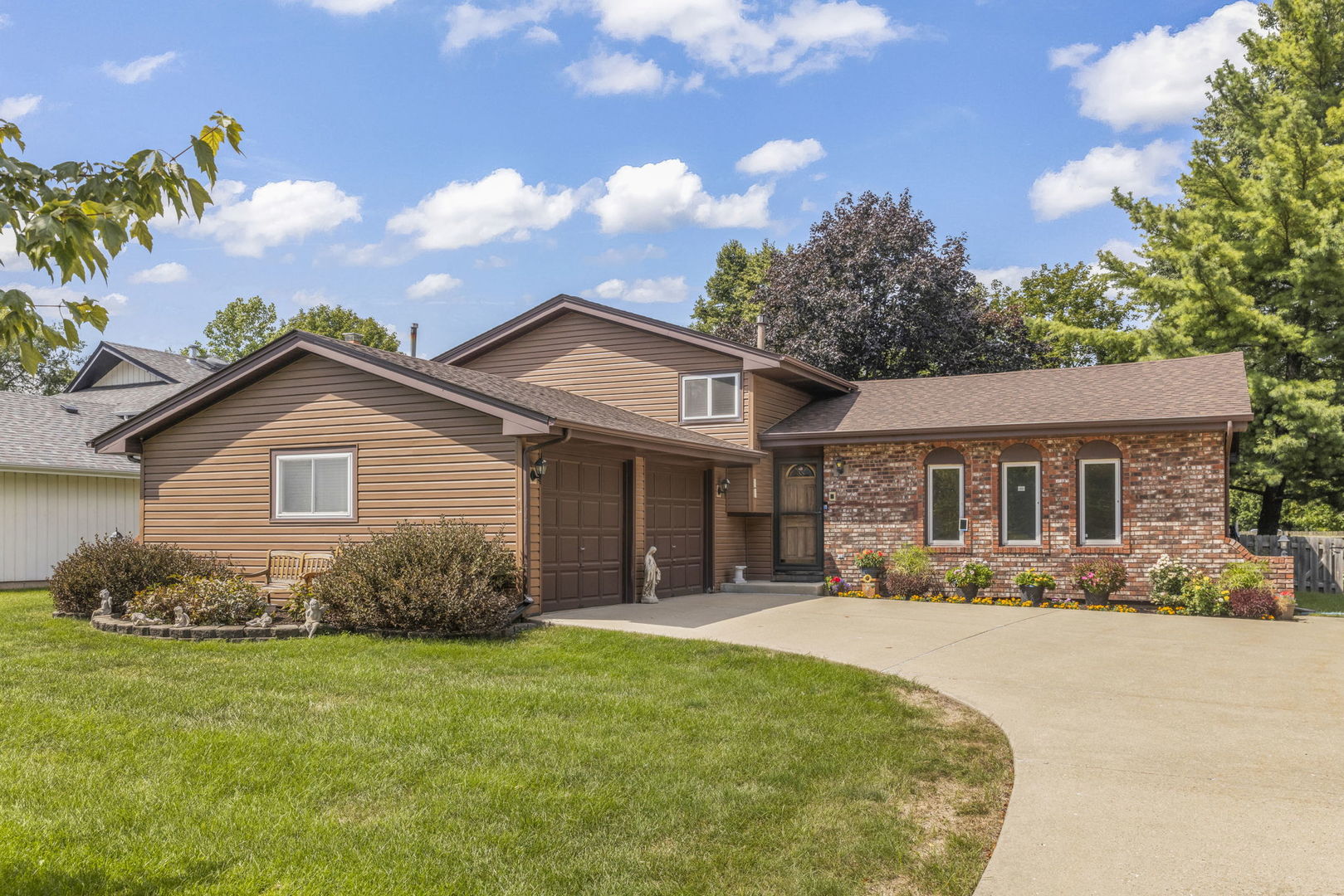 1135 Hidden Spring Drive, Naperville, IL 60540