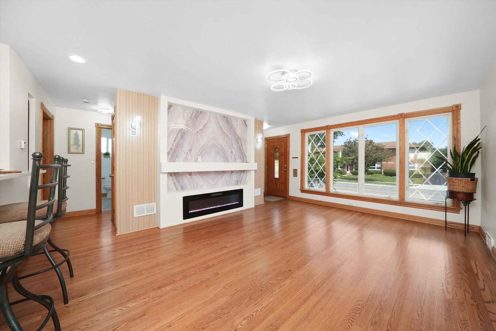 1412 Balmoral Avenue, Westchester, IL 60154
