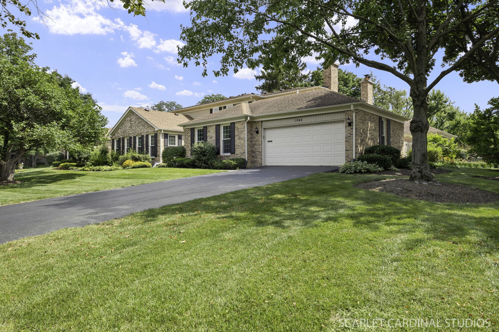 1040 Creekside Drive, Wheaton, IL 60189