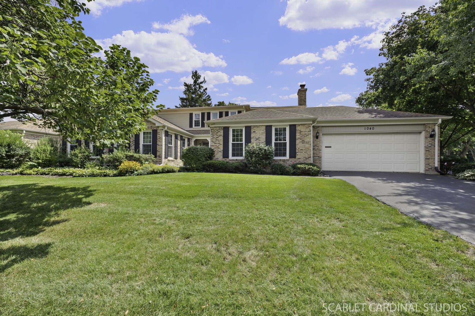 1040 Creekside Drive, Wheaton, IL 60189