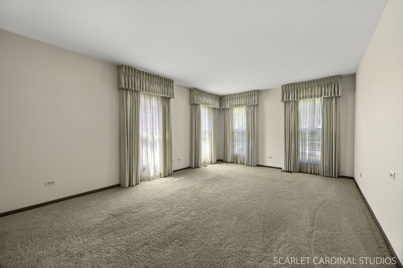 1040 Creekside Drive, Wheaton, IL 60189