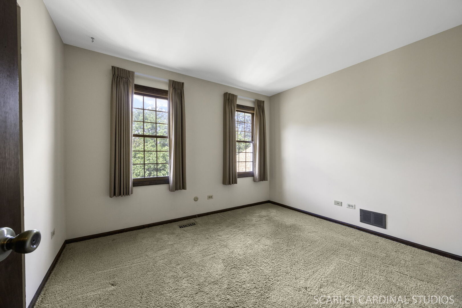 1040 Creekside Drive, Wheaton, IL 60189