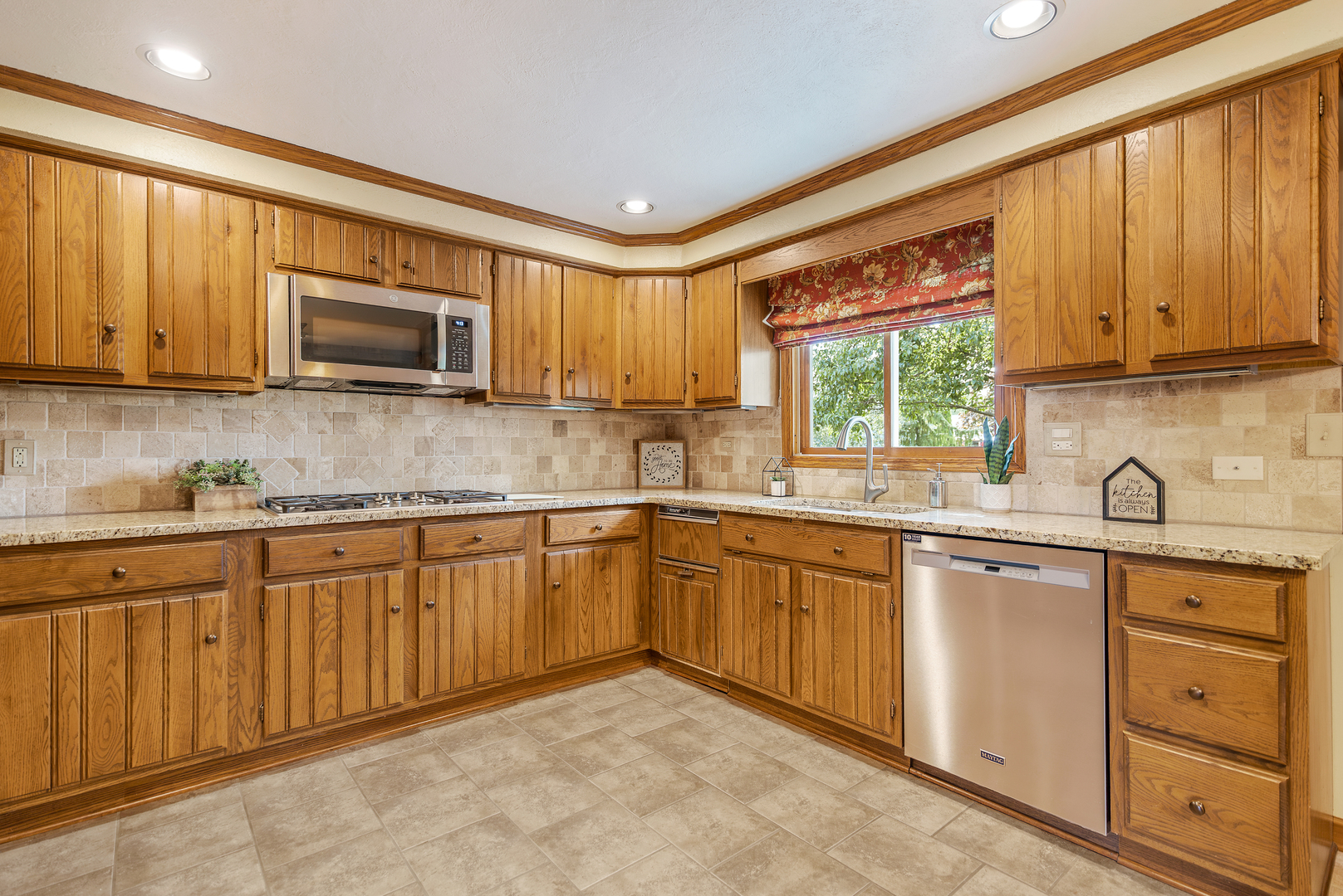 1020 Webster Lane, Schaumburg, IL 60193