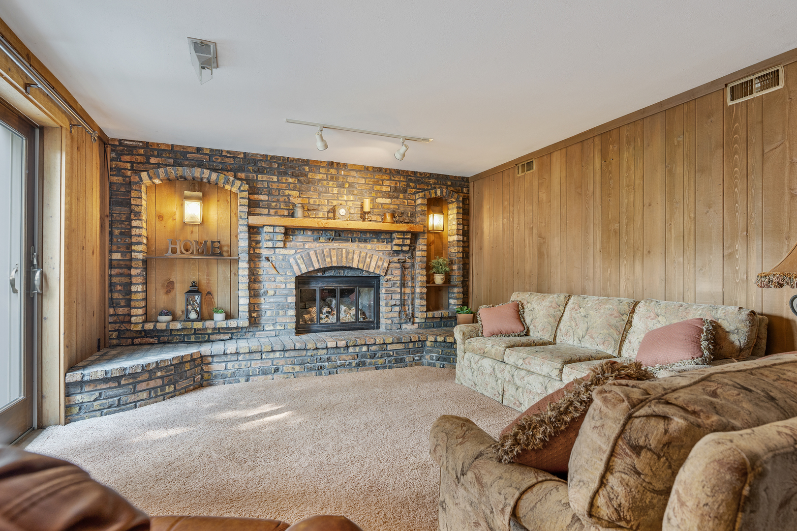 1020 Webster Lane, Schaumburg, IL 60193