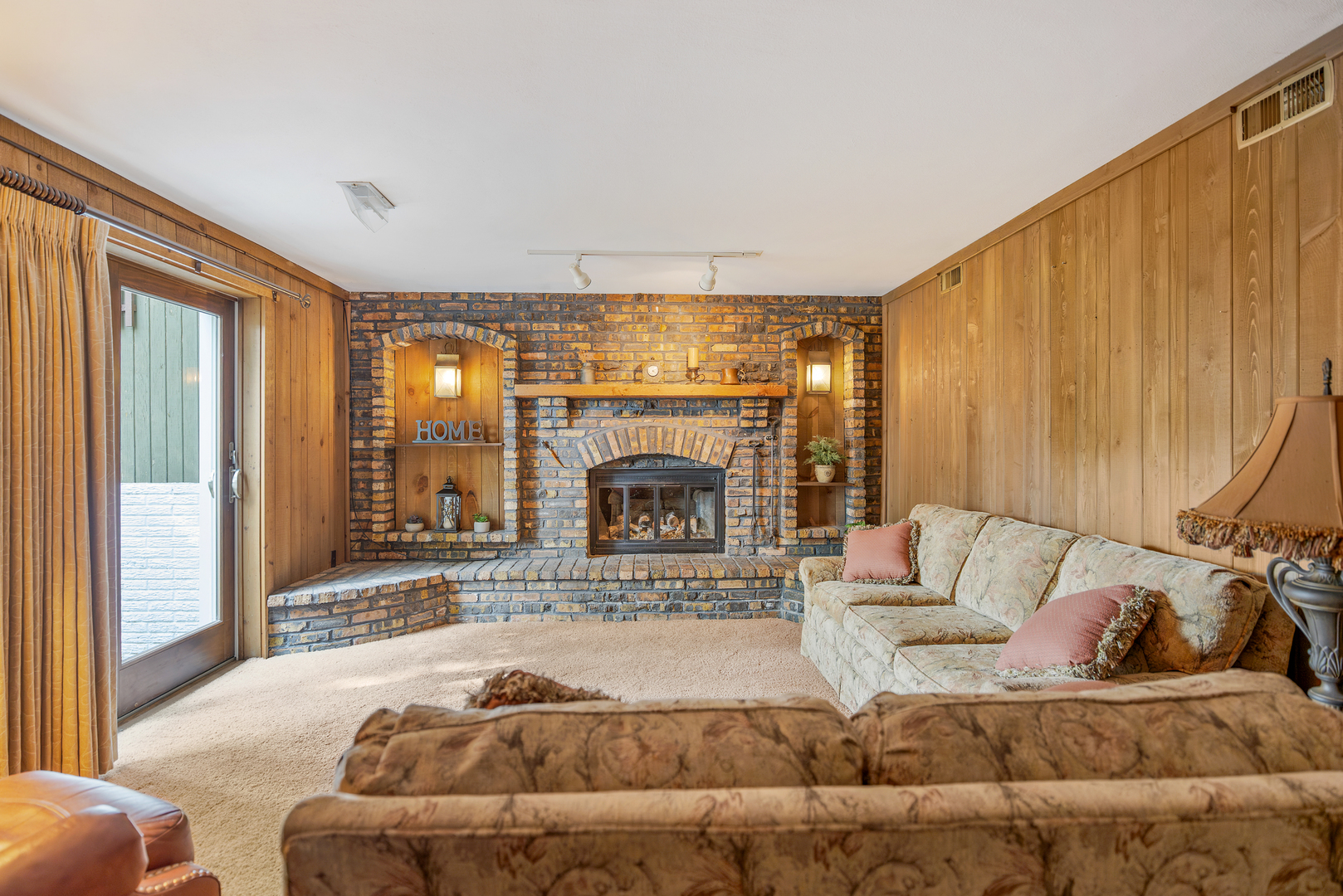 1020 Webster Lane, Schaumburg, IL 60193