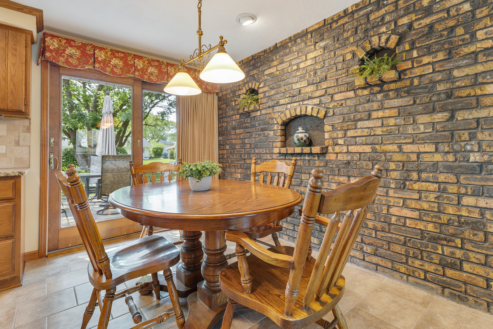 1020 Webster Lane, Schaumburg, IL 60193