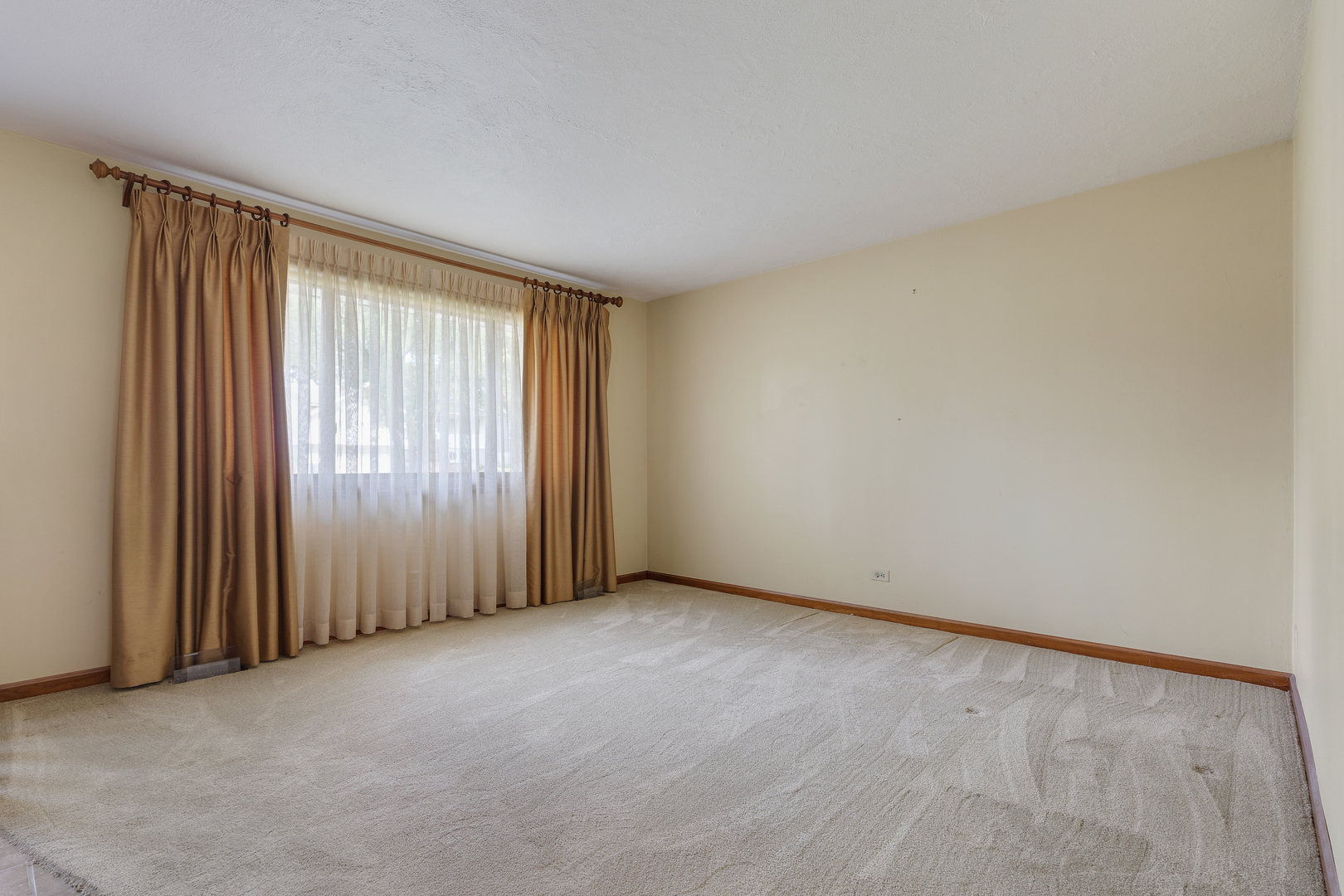 1020 Webster Lane, Schaumburg, IL 60193