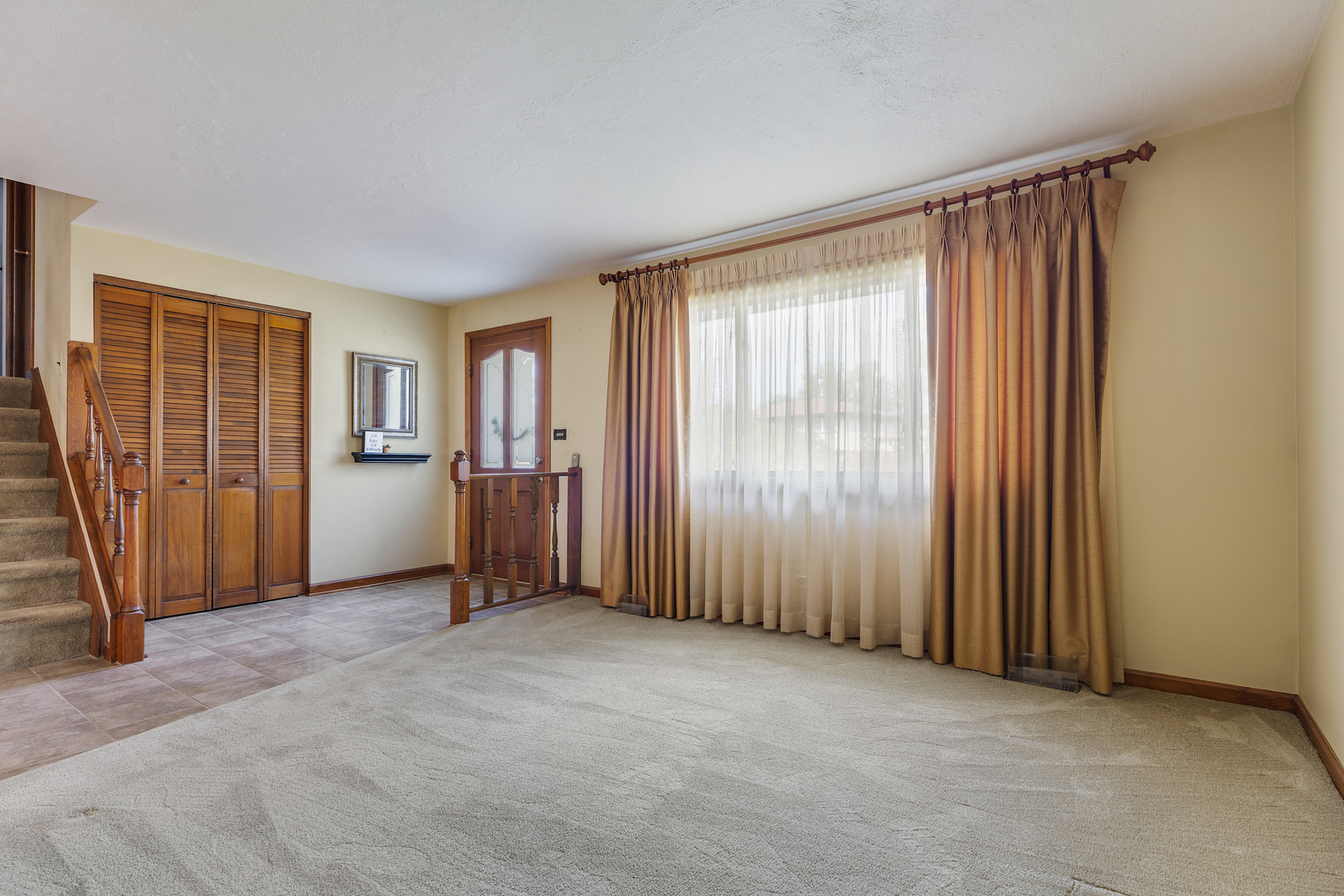 1020 Webster Lane, Schaumburg, IL 60193