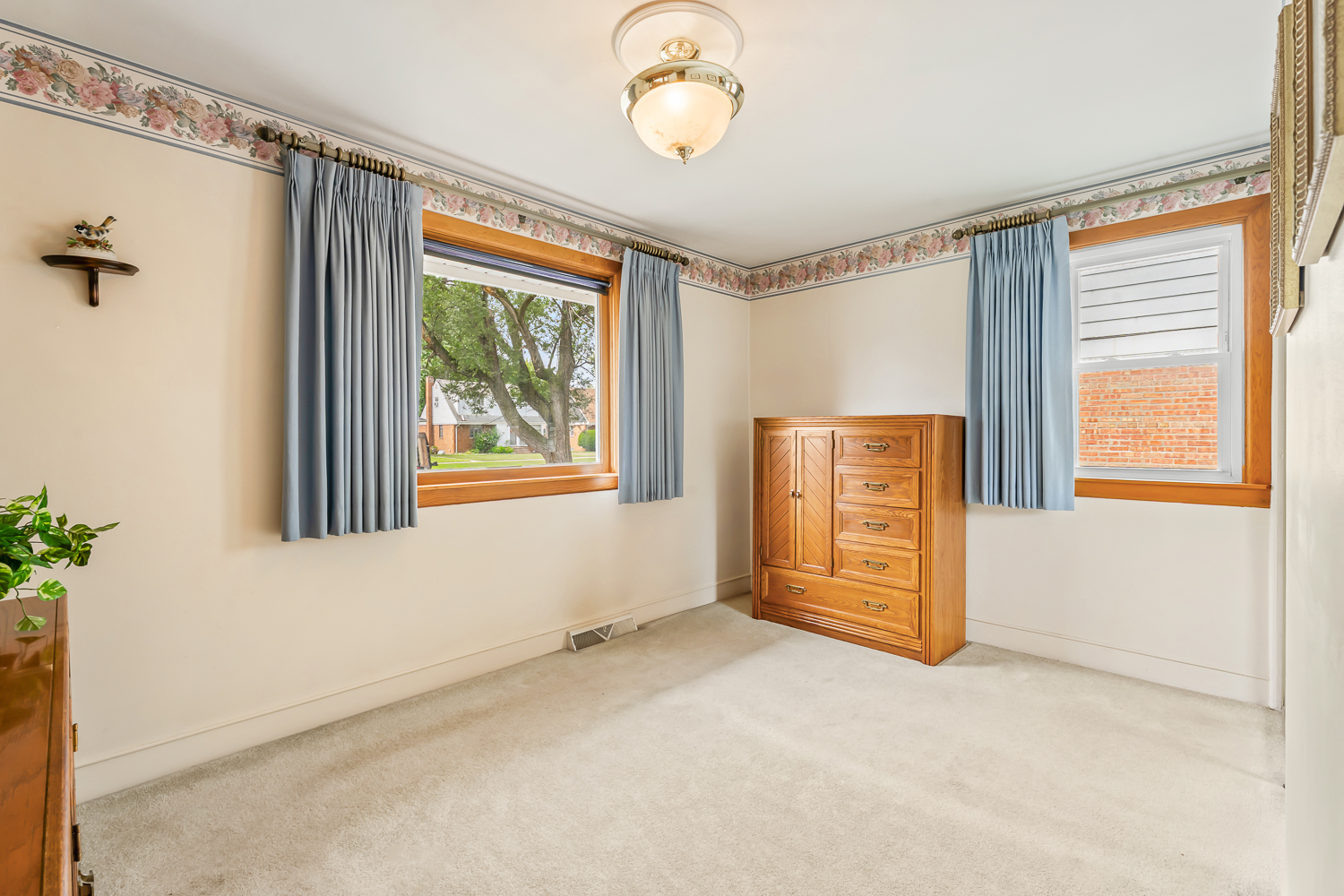 17557 Burnham Avenue, Lansing, IL 60438