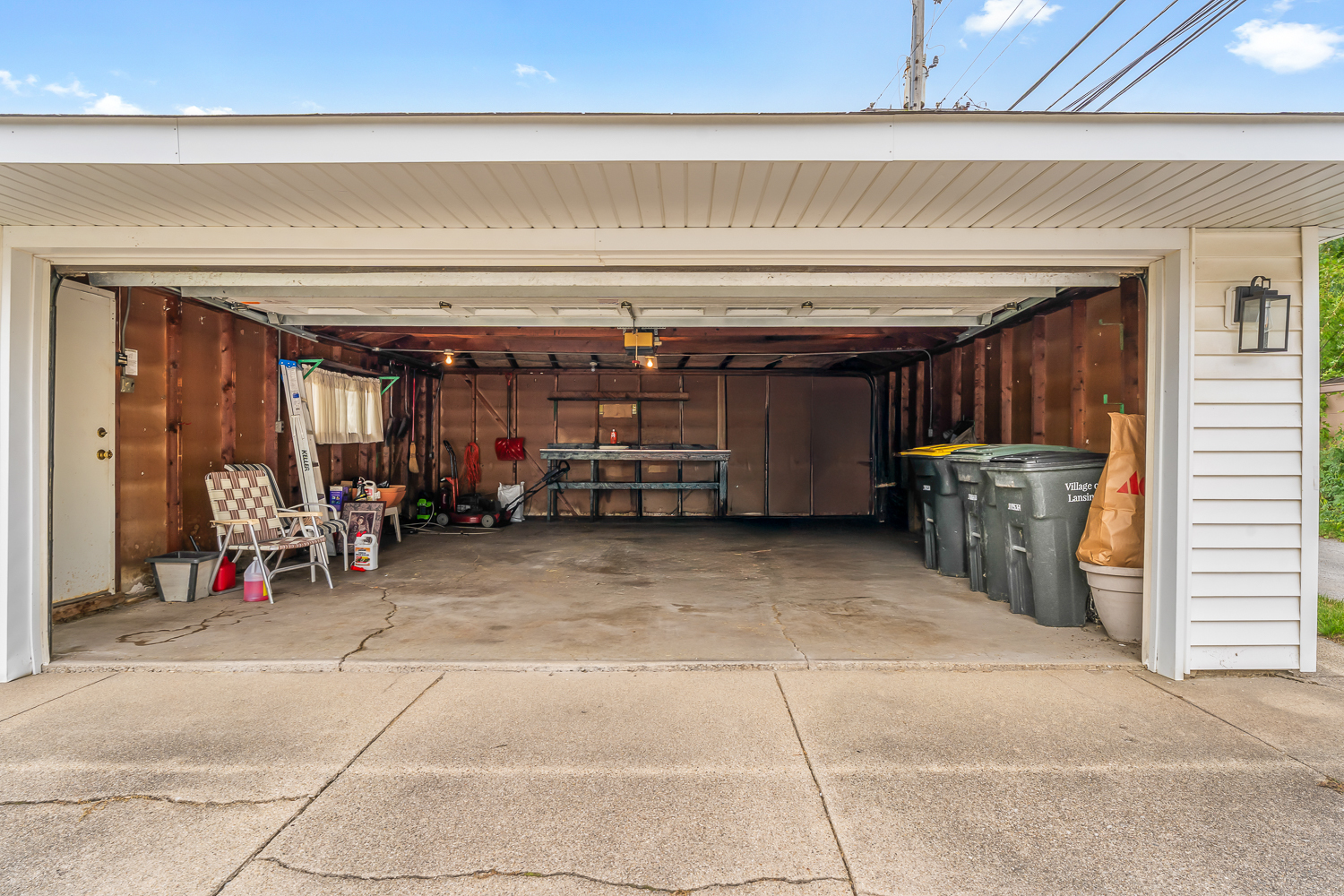 17557 Burnham Avenue, Lansing, IL 60438