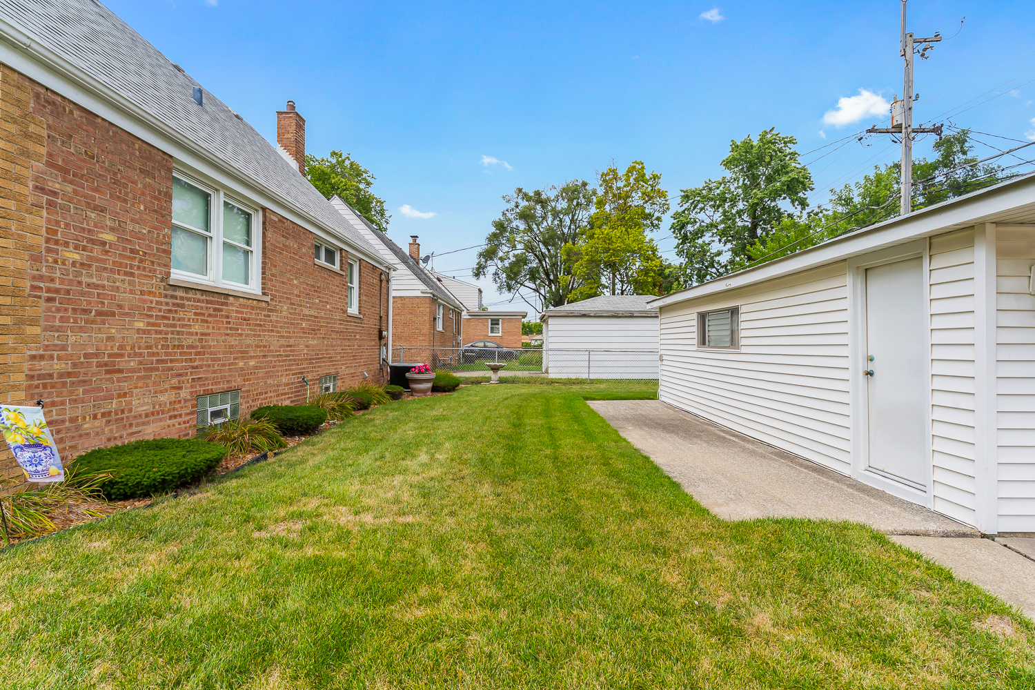 17557 Burnham Avenue, Lansing, IL 60438