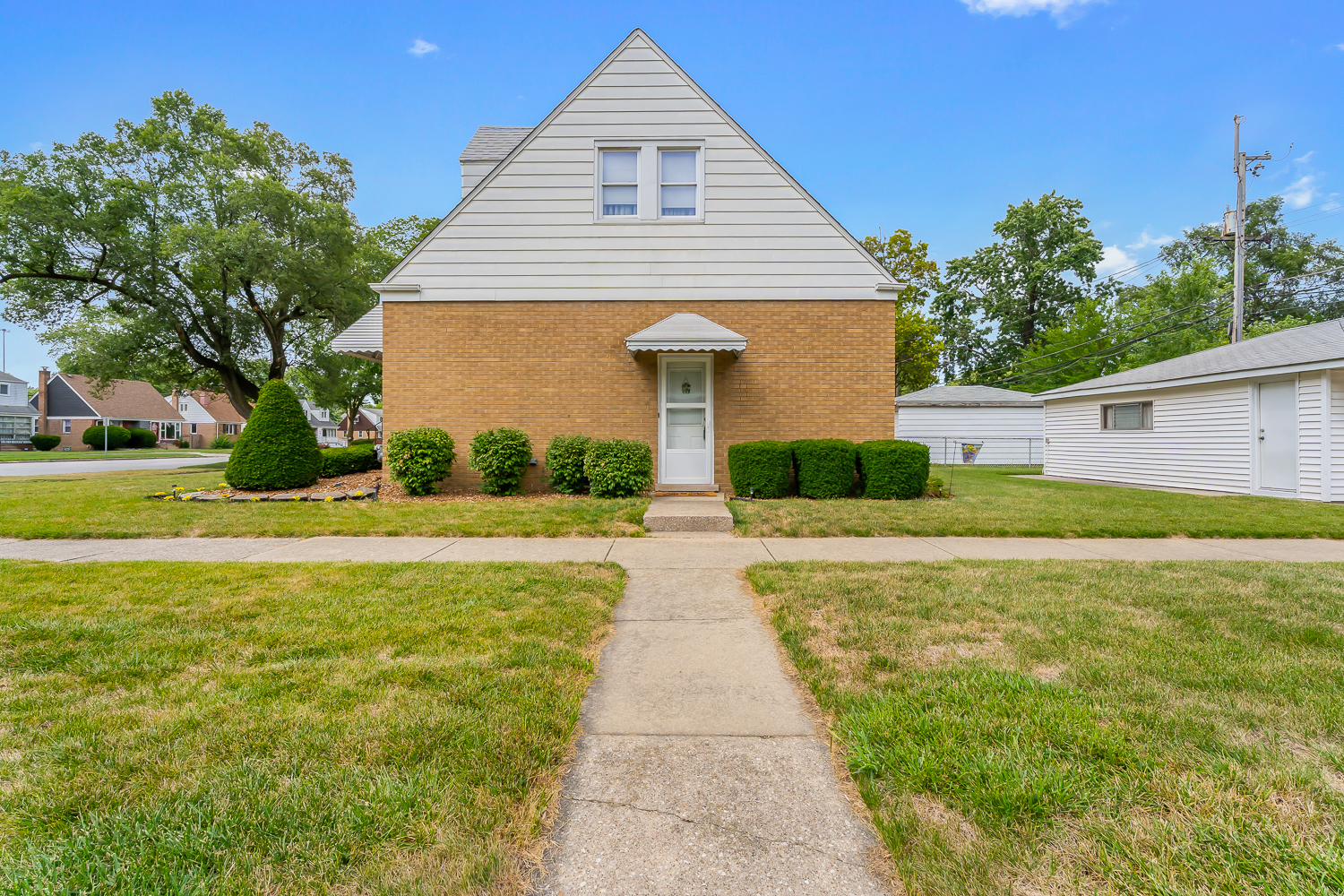17557 Burnham Avenue, Lansing, IL 60438