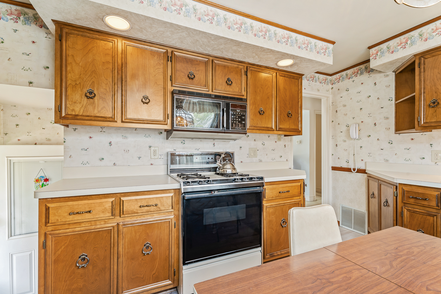 17557 Burnham Avenue, Lansing, IL 60438