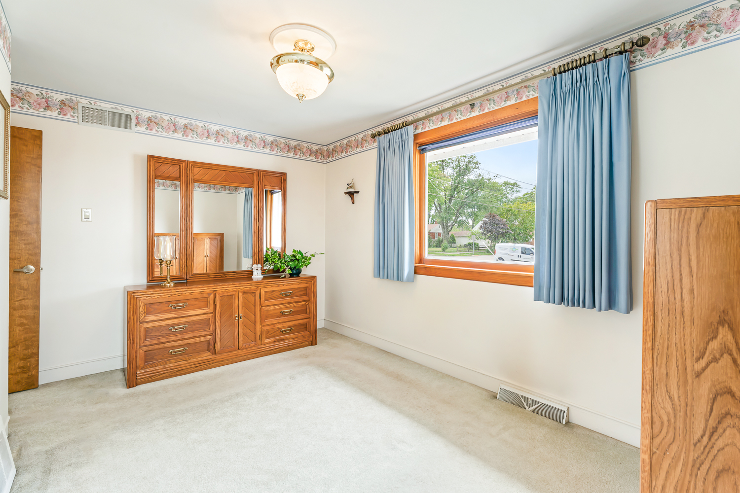 17557 Burnham Avenue, Lansing, IL 60438