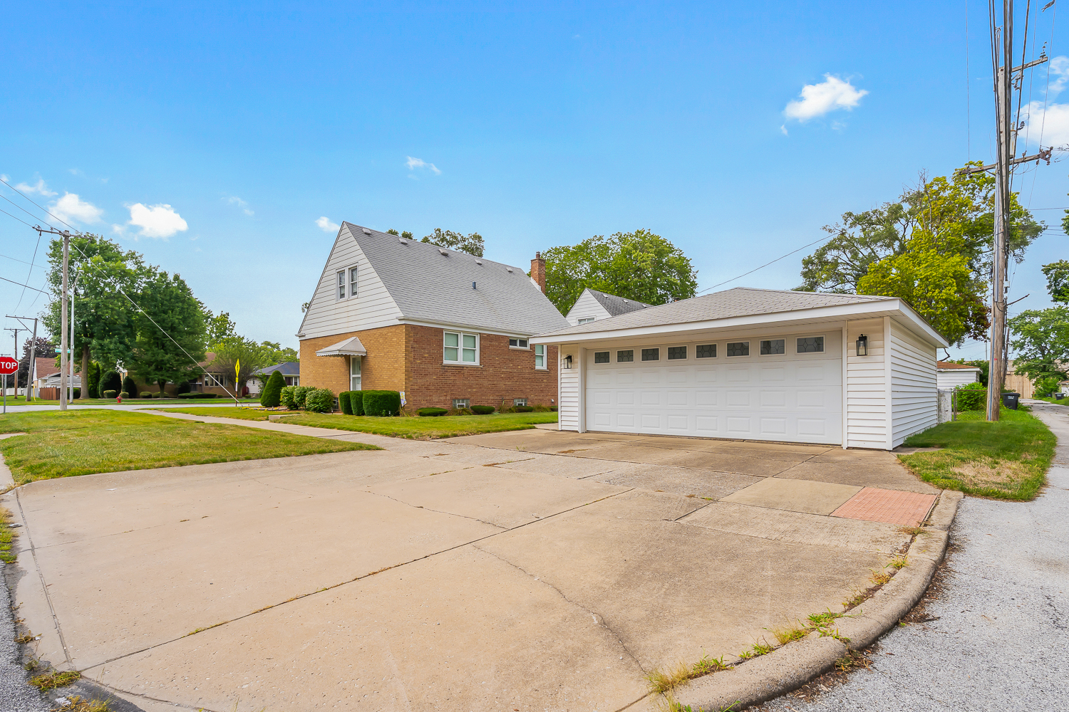 17557 Burnham Avenue, Lansing, IL 60438