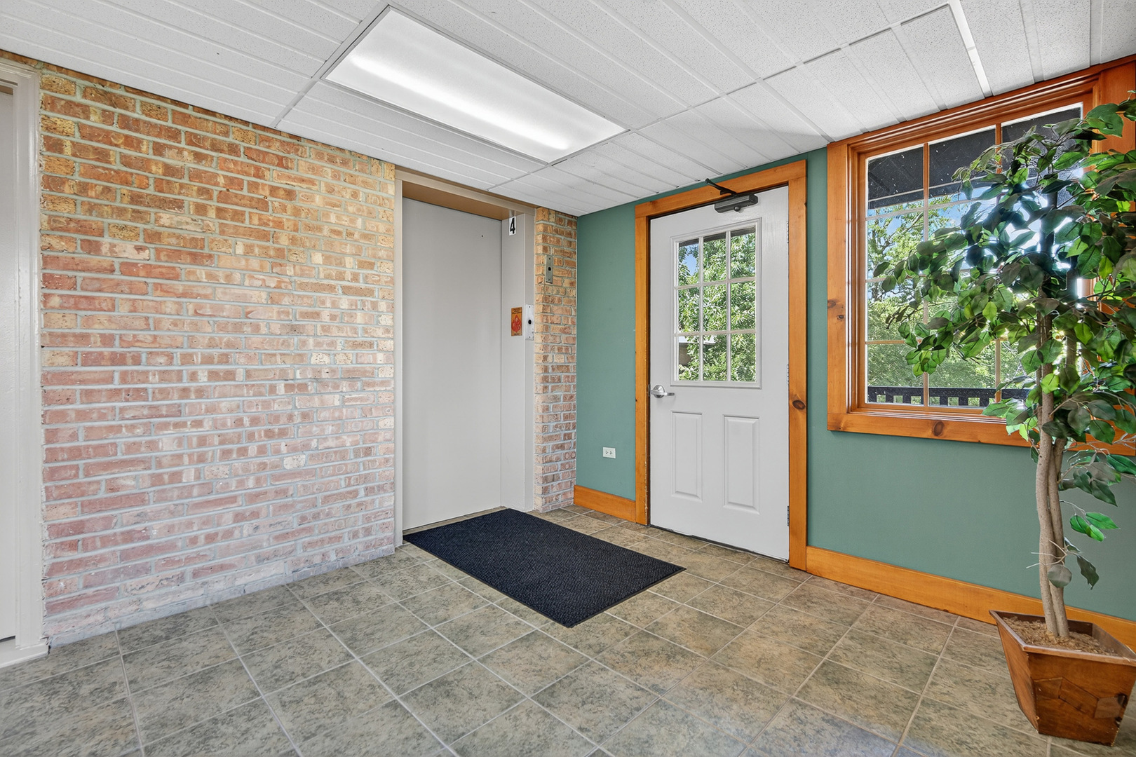 460 N Main Street #N406A, Wauconda, IL 60084