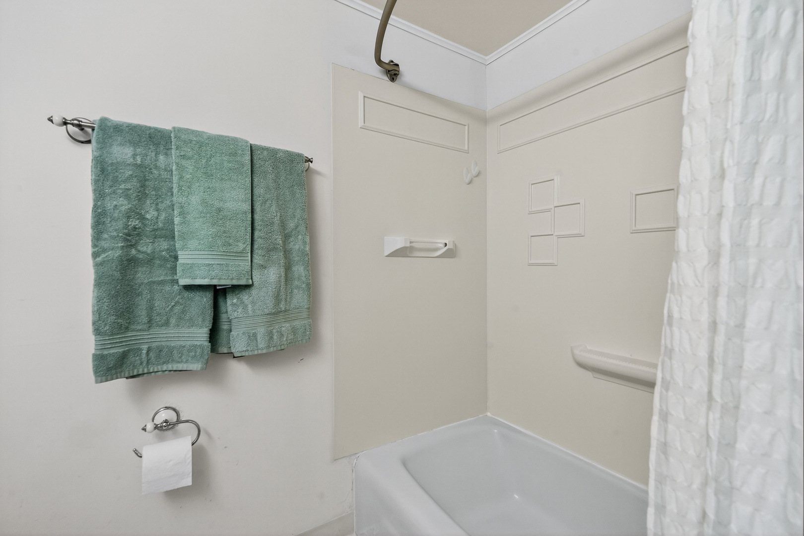 460 N Main Street #N406A, Wauconda, IL 60084