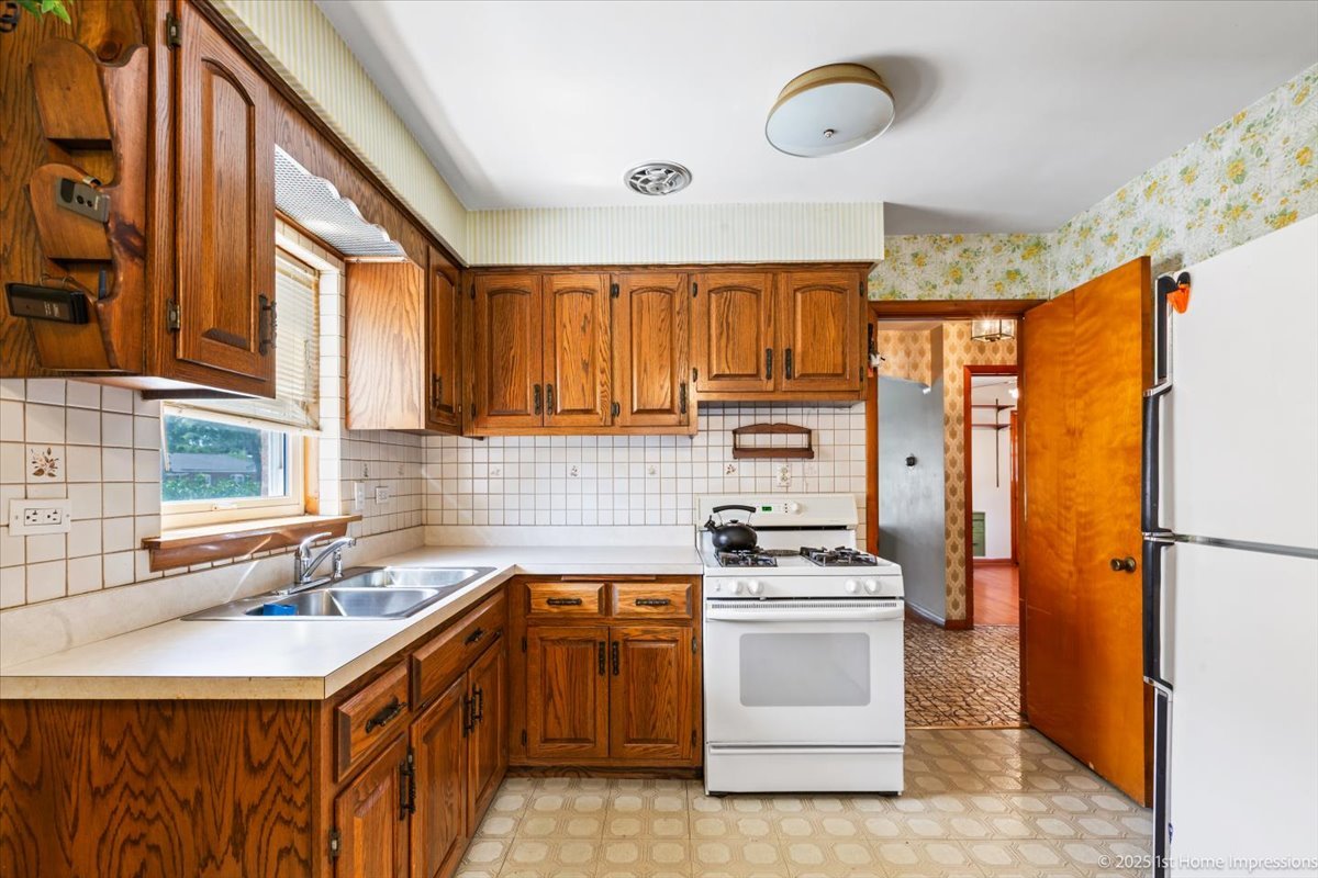 10713 S Kenneth Avenue, Oak Lawn, IL 60453