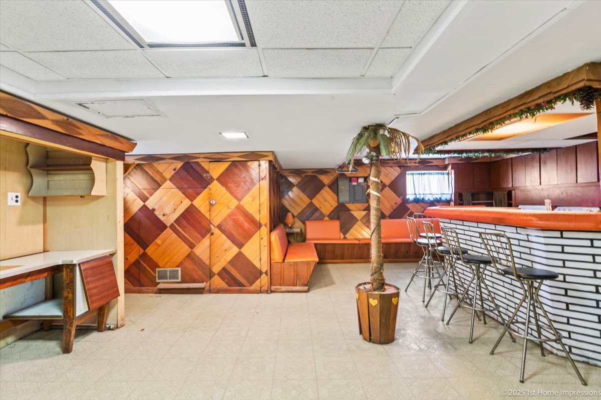 10713 S Kenneth Avenue, Oak Lawn, IL 60453