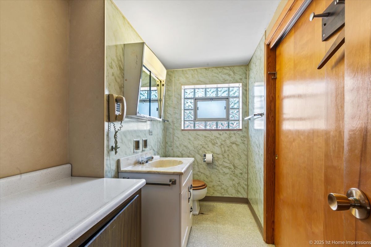 10713 S Kenneth Avenue, Oak Lawn, IL 60453