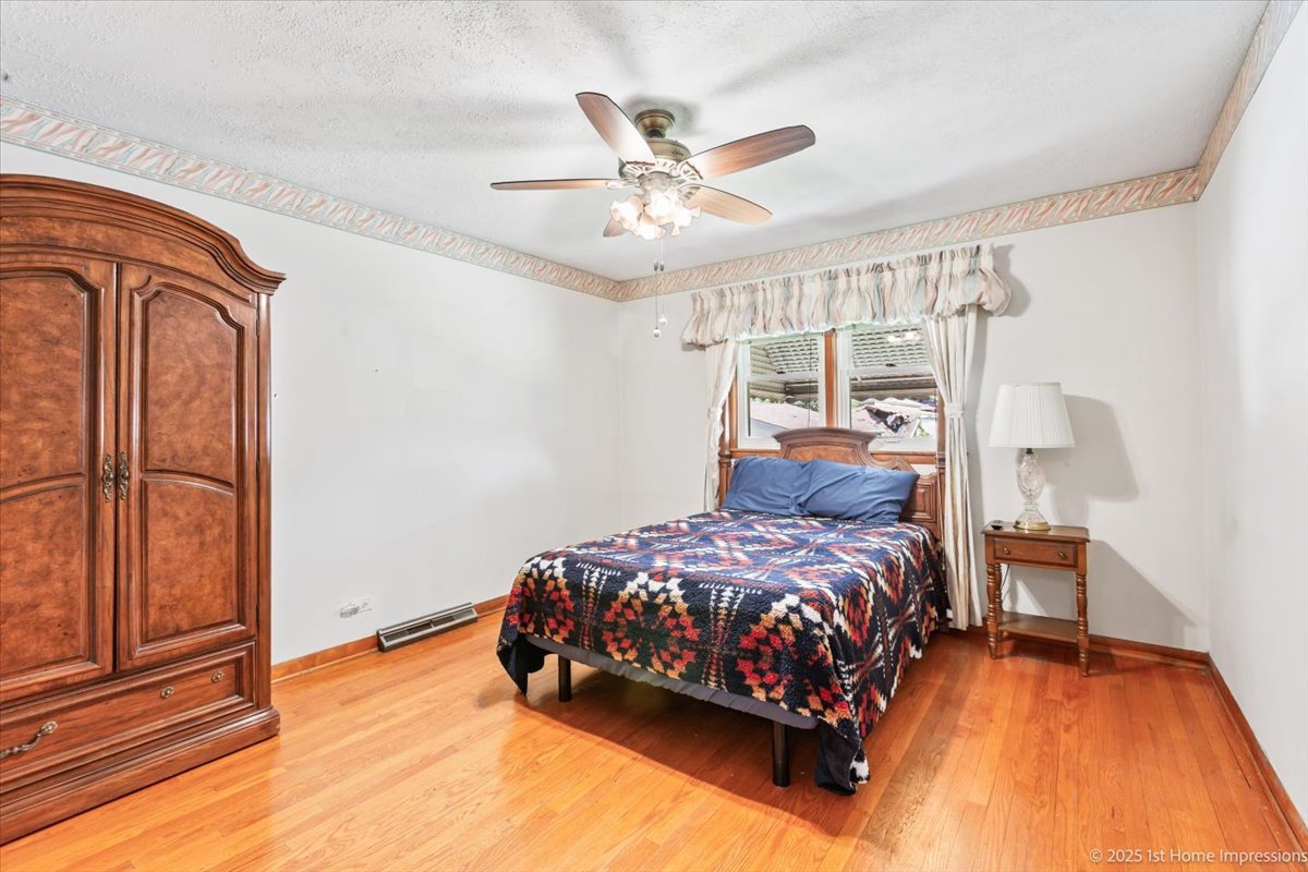 10713 S Kenneth Avenue, Oak Lawn, IL 60453