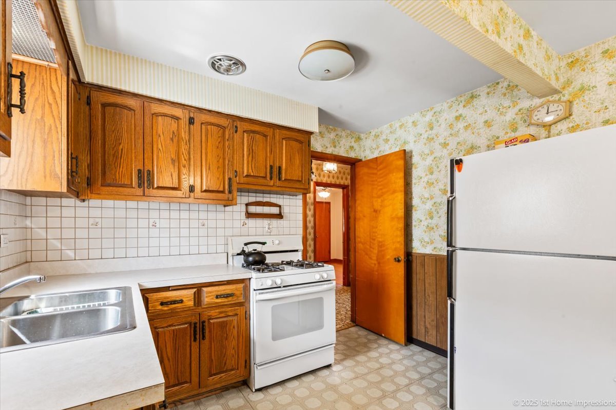 10713 S Kenneth Avenue, Oak Lawn, IL 60453