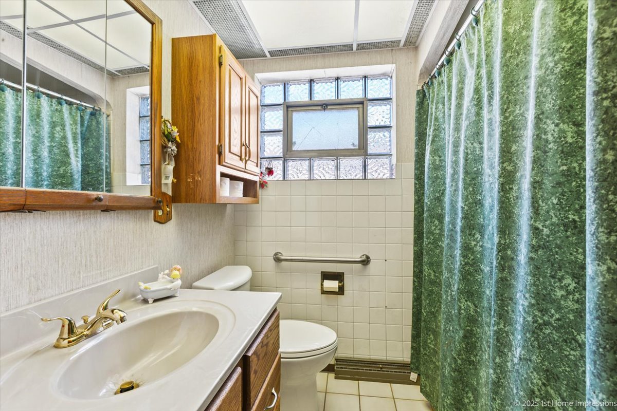 10713 S Kenneth Avenue, Oak Lawn, IL 60453