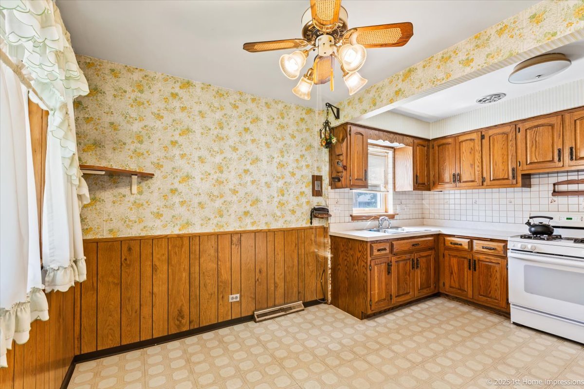 10713 S Kenneth Avenue, Oak Lawn, IL 60453
