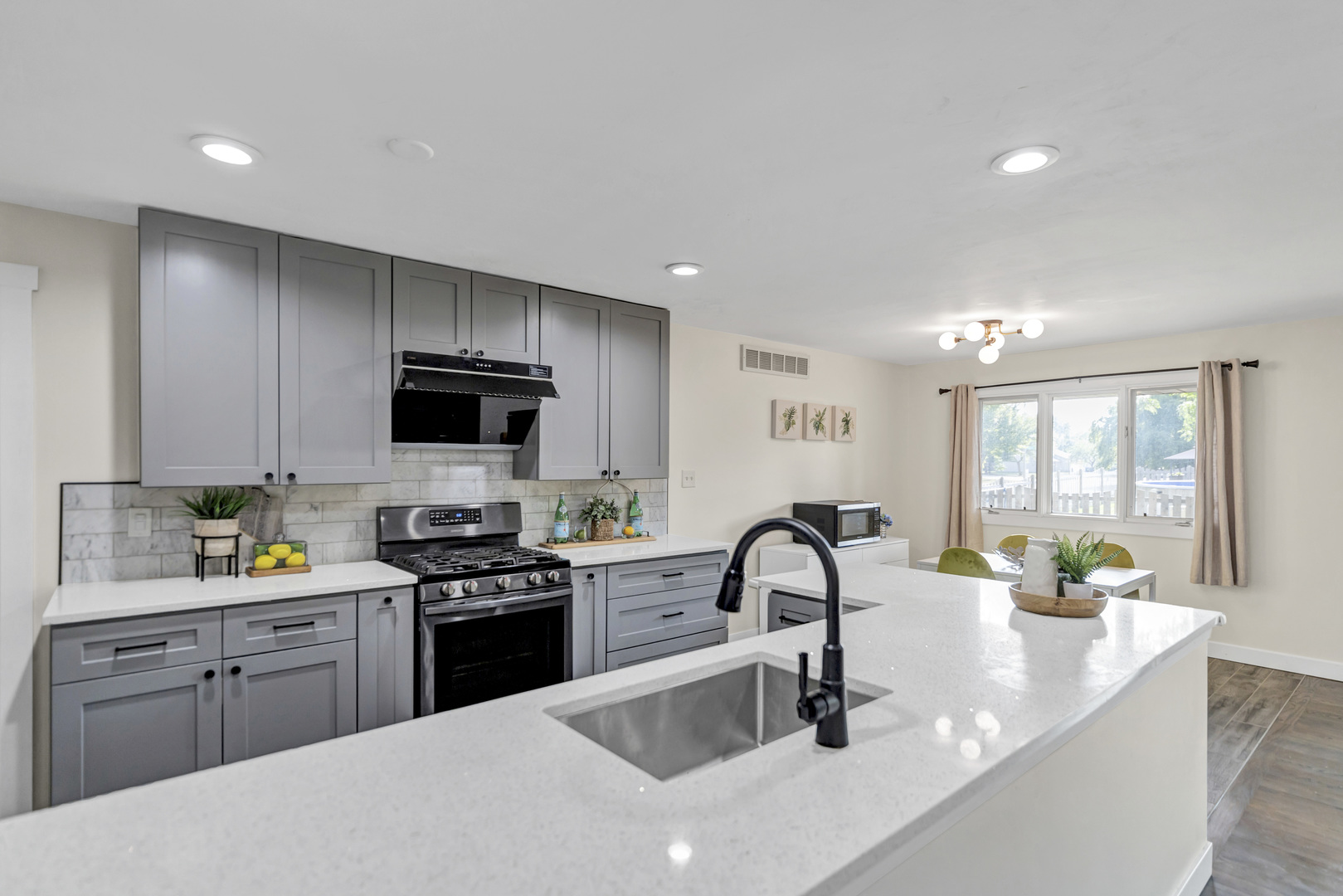 320 Natwick Lane, Schaumburg, IL 60193